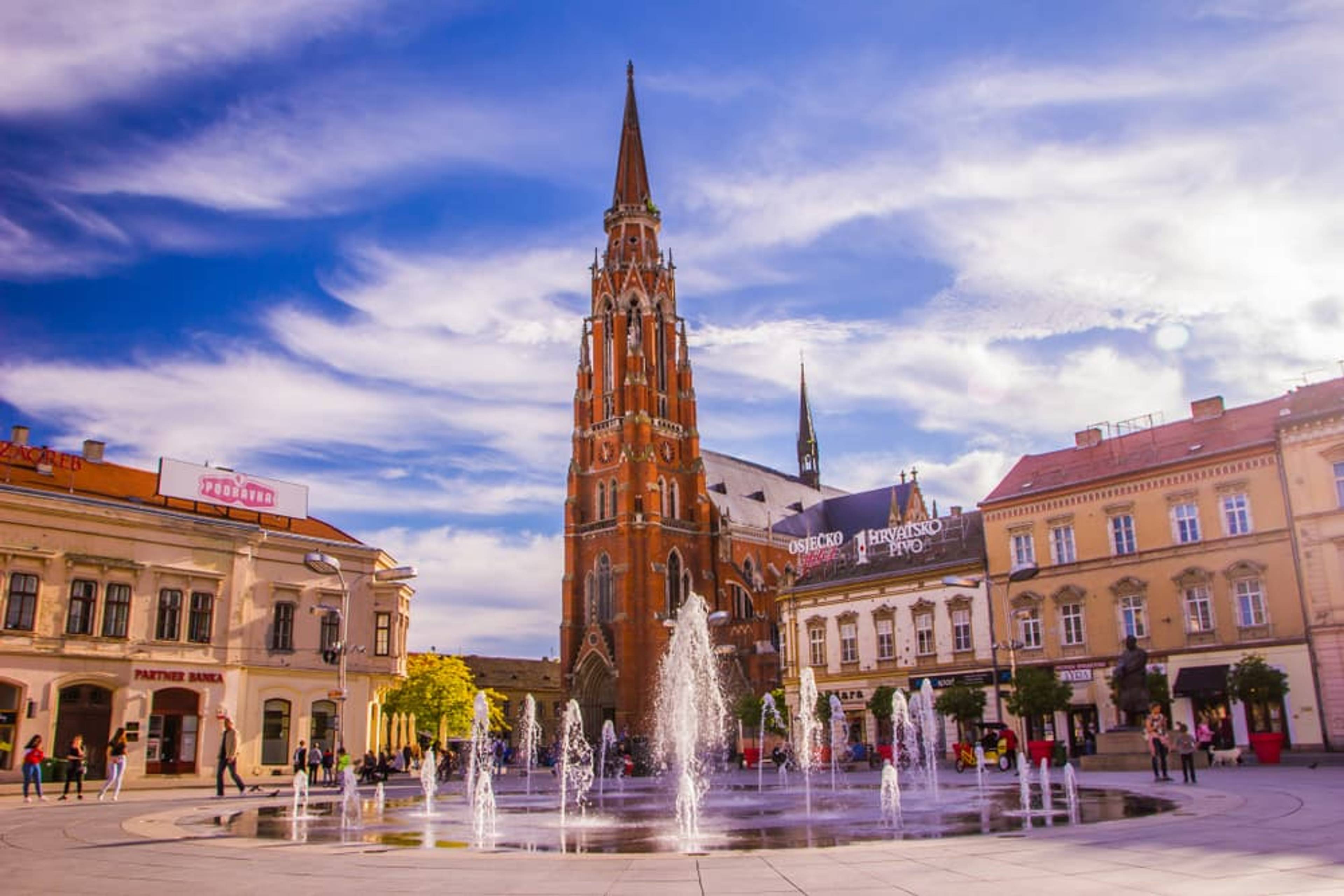 Osijek – katedrála na náměstí